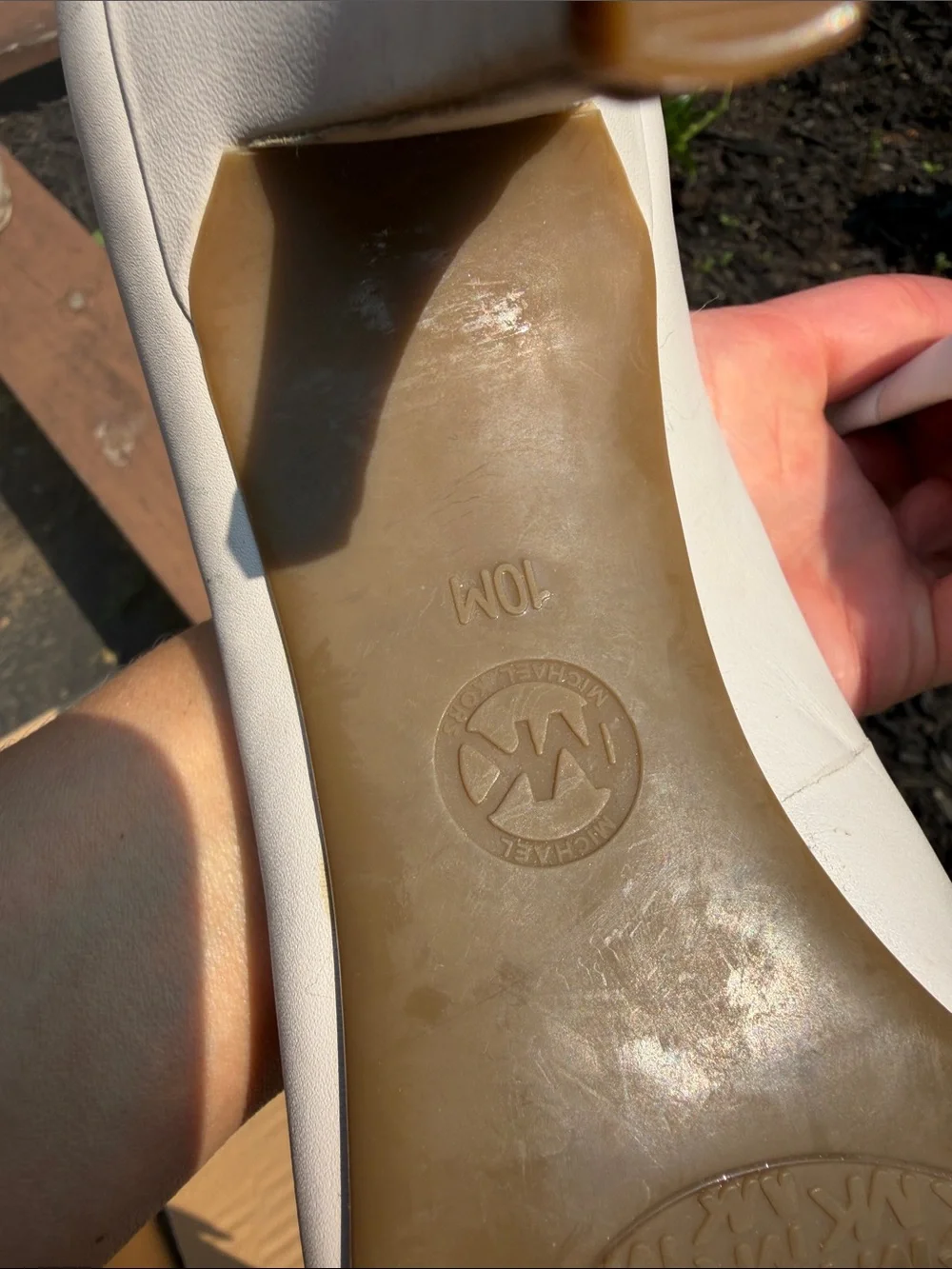 Michael Kors Cream Pointed-Toe Logo Pump with Gold Medallion Sz 10